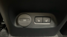 Volvo XC40 2.0 B4P Ultra Dark 5dr Auto Petrol Estate